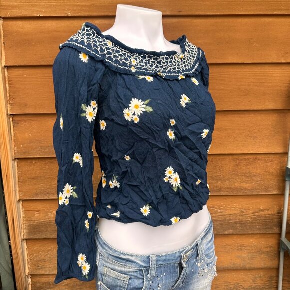 Aeropostale Navy Blue Off the Shoulder Daisy Floral Crop Top Size M - Picture 6 of 8